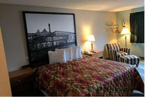 Super 8 By Wyndham Shenandoah Hotel Room photo