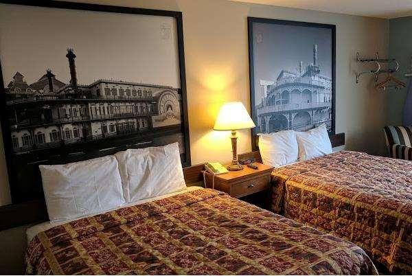 Super 8 By Wyndham Shenandoah Hotel Room photo