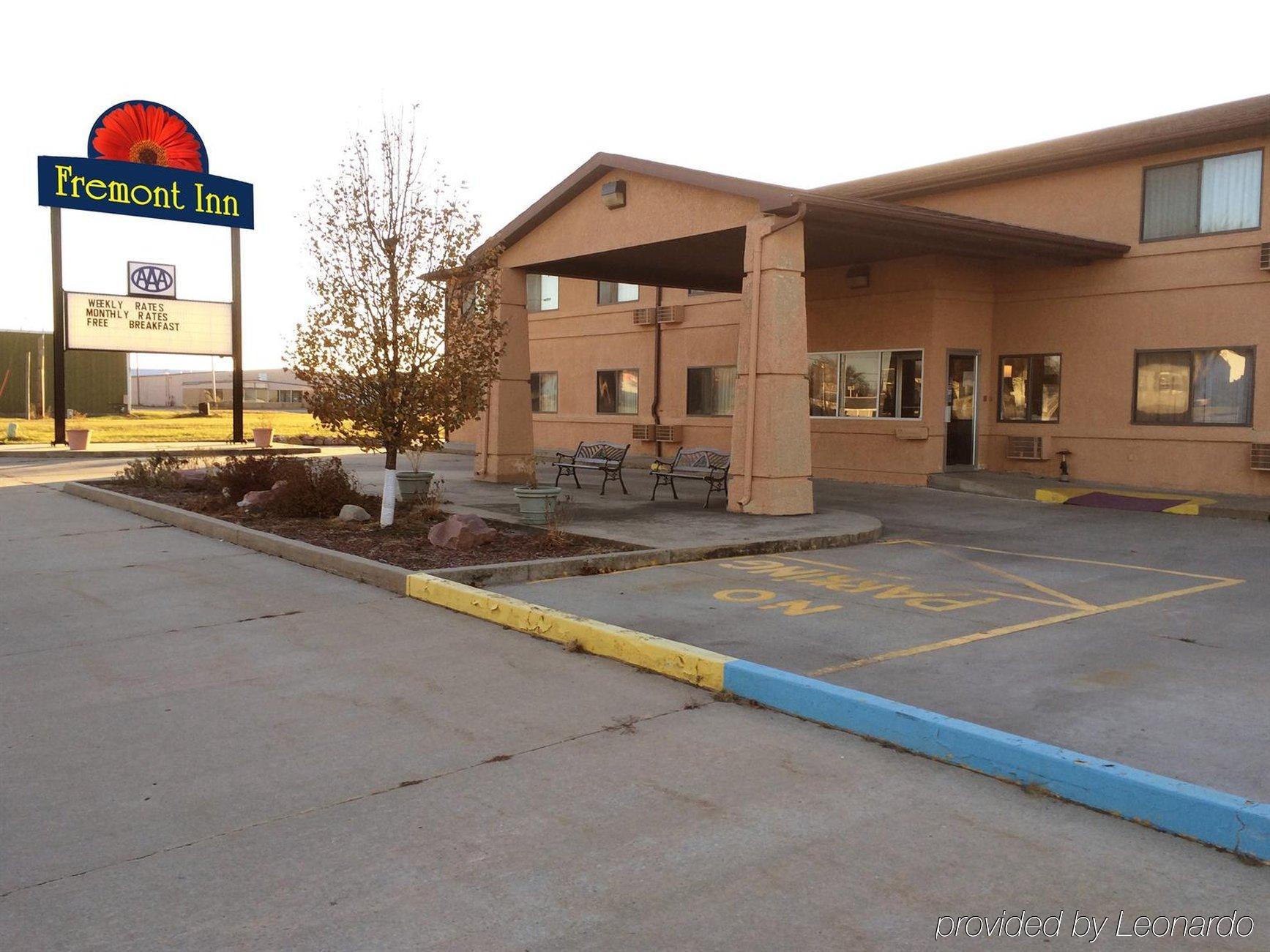 Super 8 By Wyndham Shenandoah Hotel Exterior photo