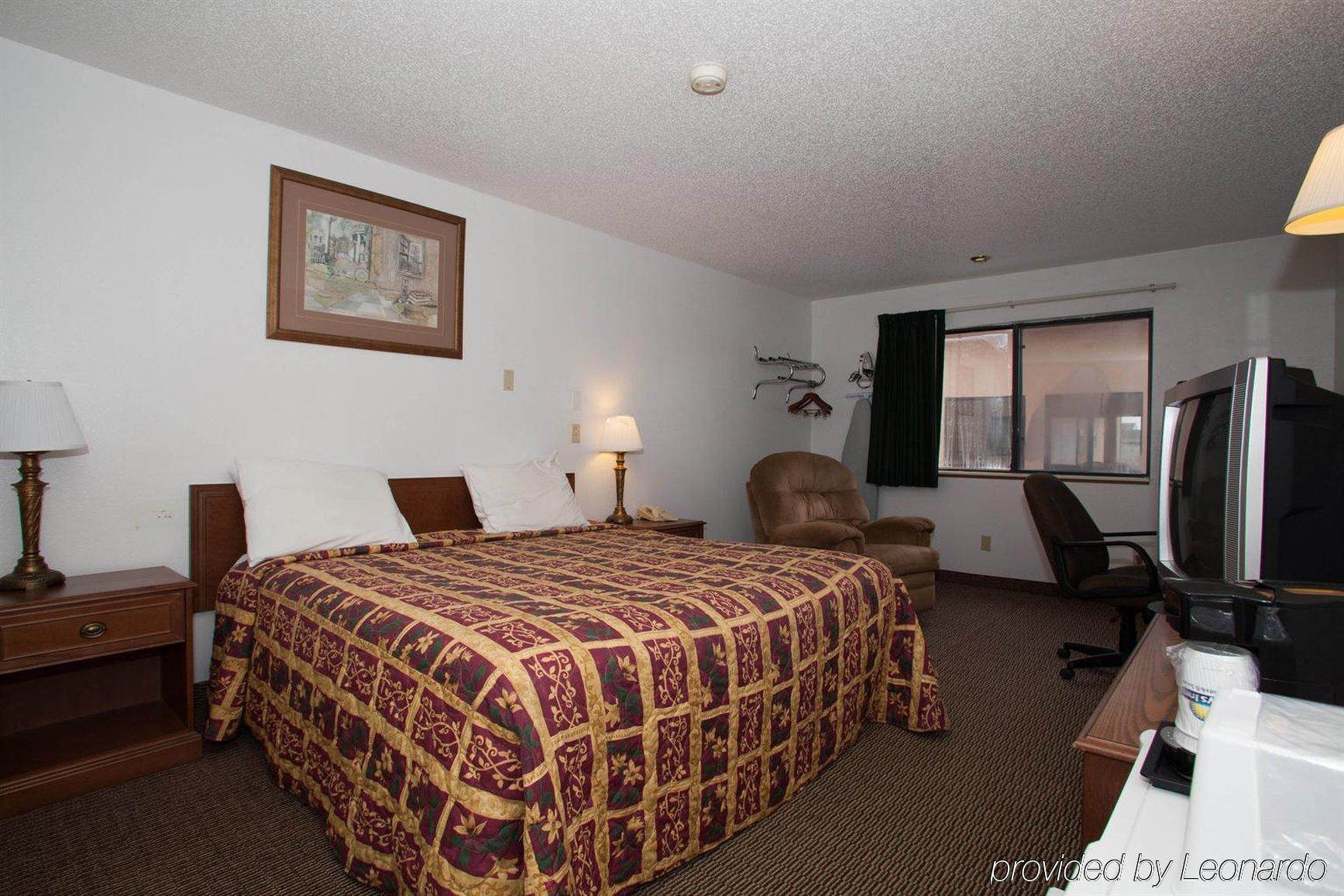Super 8 By Wyndham Shenandoah Hotel Exterior photo