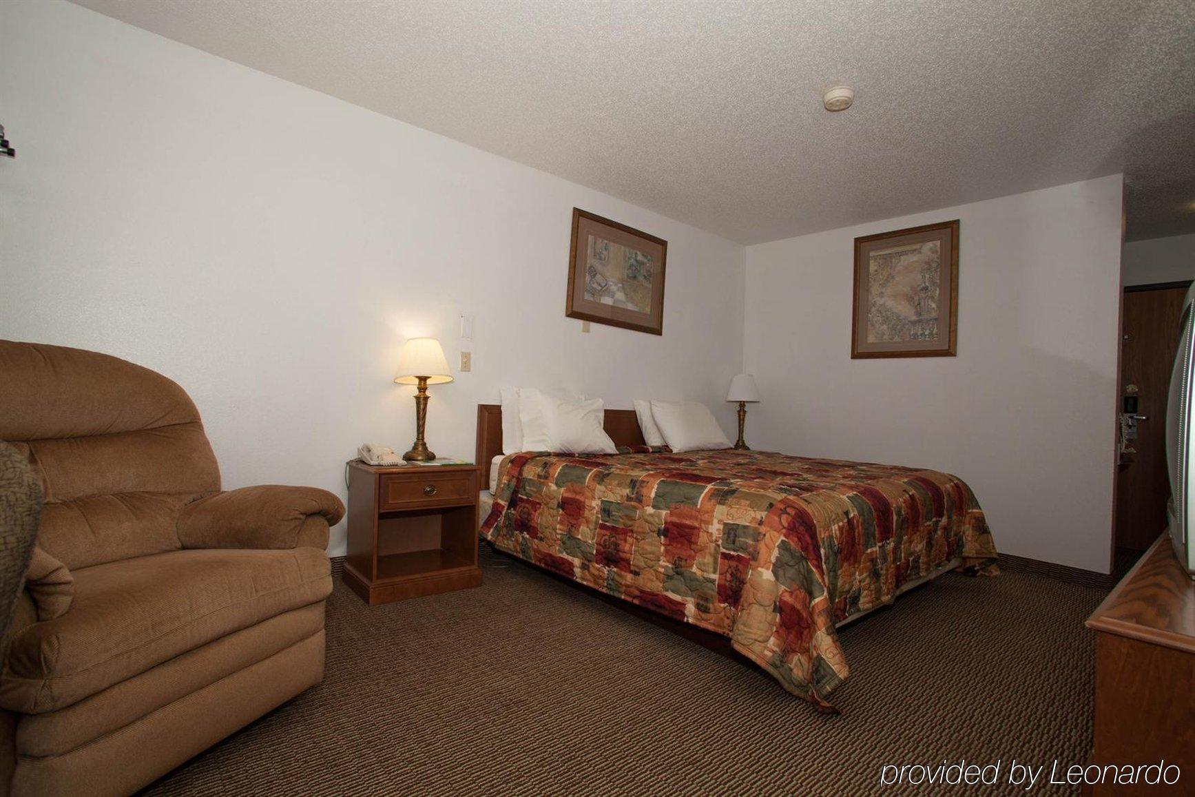 Super 8 By Wyndham Shenandoah Hotel Exterior photo