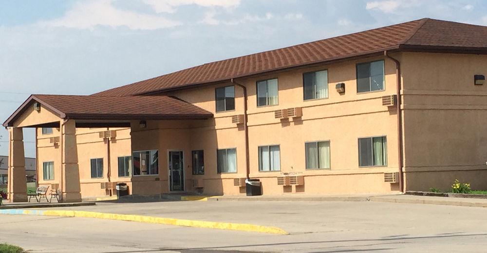 Super 8 By Wyndham Shenandoah Hotel Exterior photo