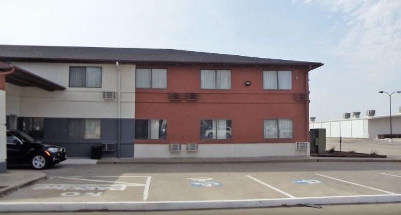 Super 8 By Wyndham Shenandoah Hotel Exterior photo